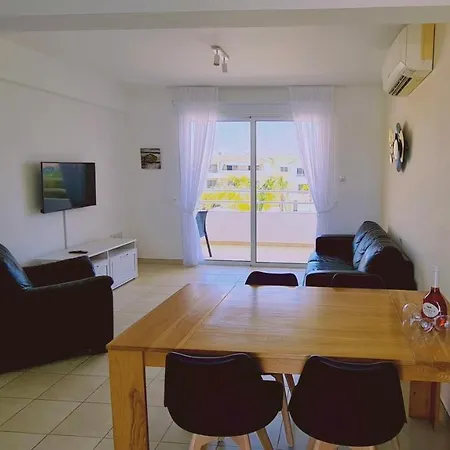 Nissi 3 Privileges Apartament *