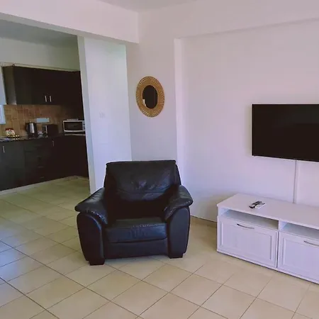 Nissi 3 Privileges Apartament *