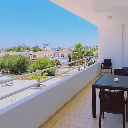 Nissi 3 Privileges Apartament *